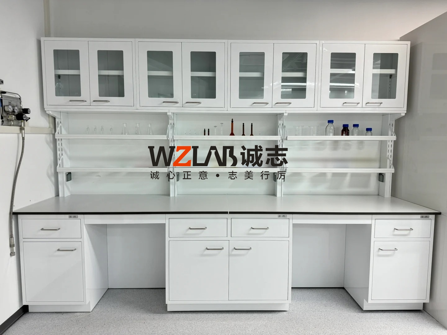 高溫實(shí)驗(yàn)室家具都有哪些特點(diǎn)，怎么選擇