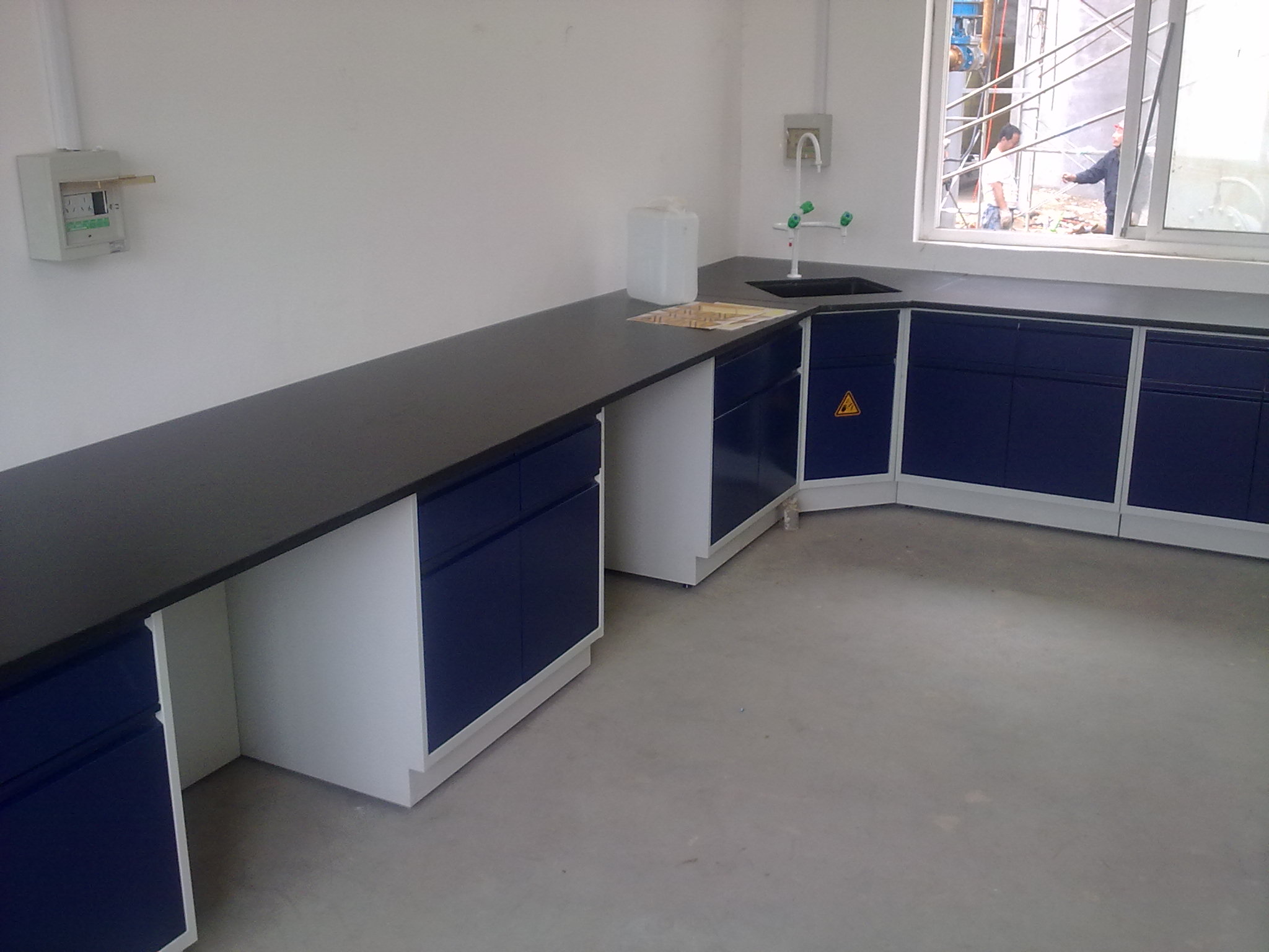 實(shí)驗(yàn)臺(tái)