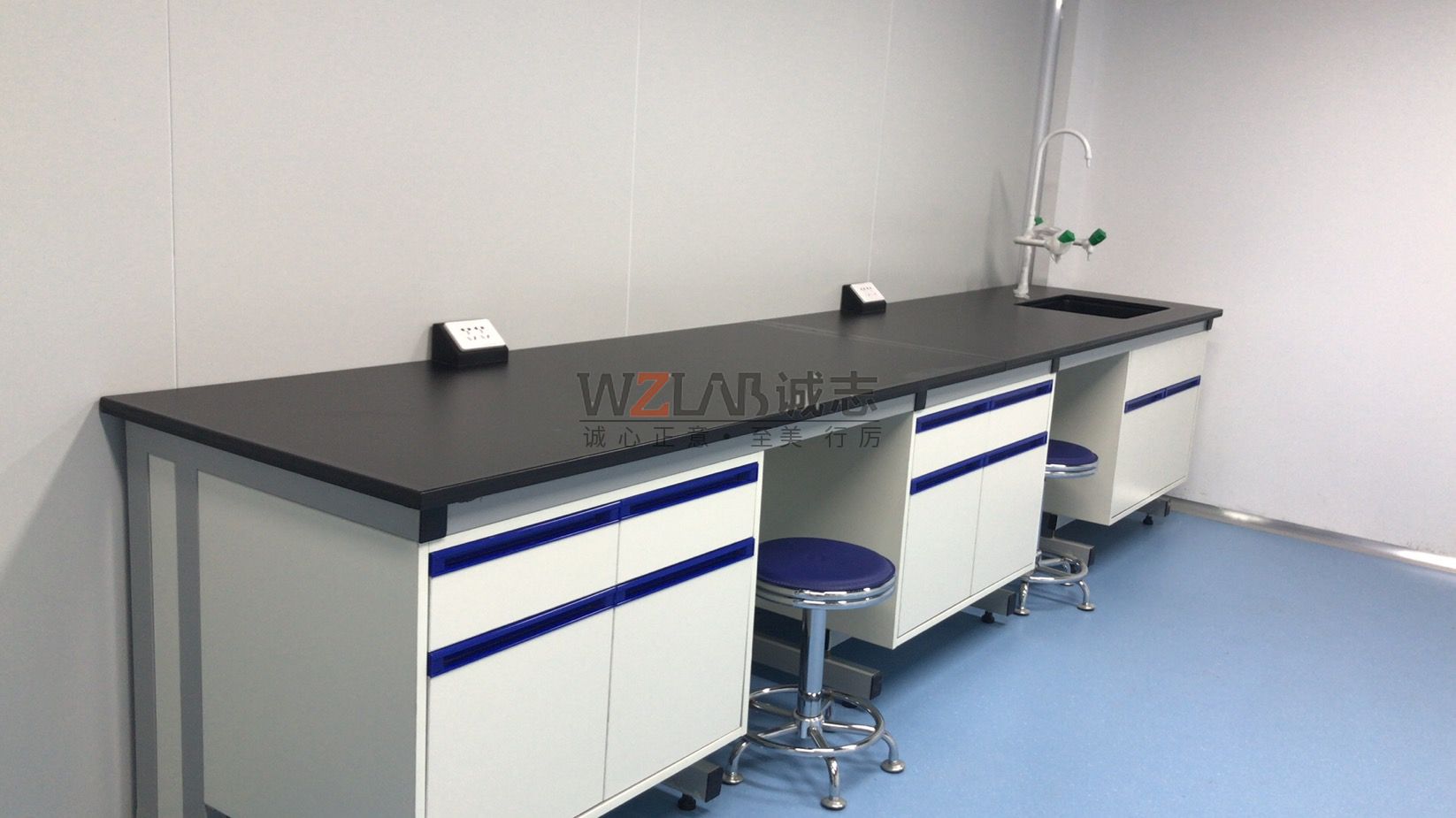 實(shí)驗(yàn)臺(tái)著火為什么不能用水？