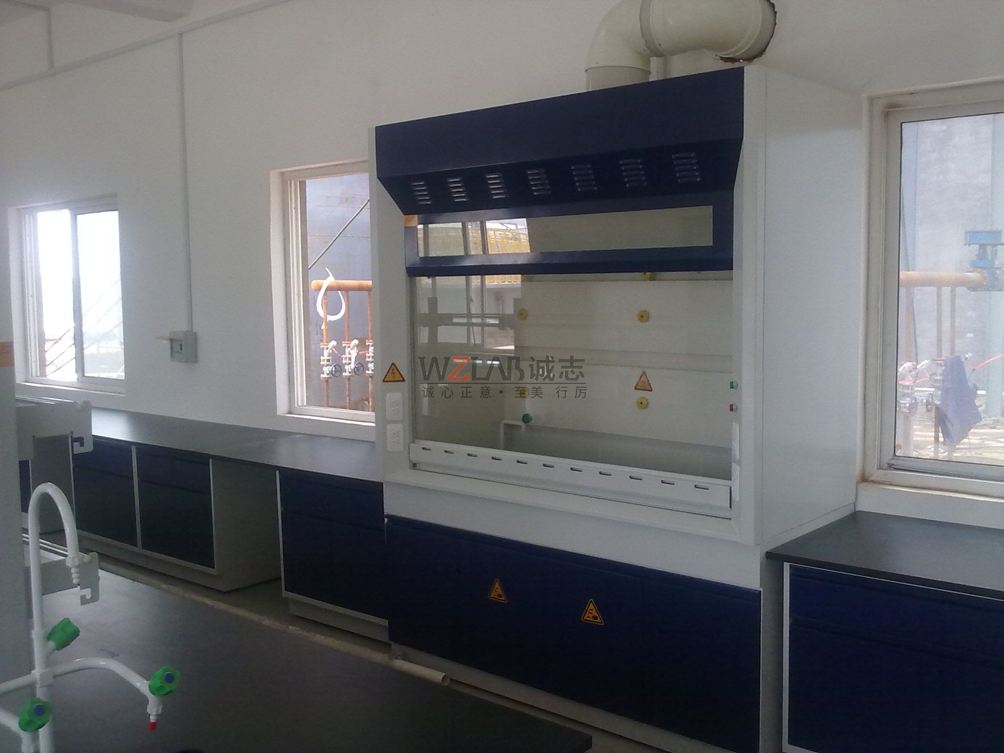 隆豐集團通風(fēng)柜安裝項目