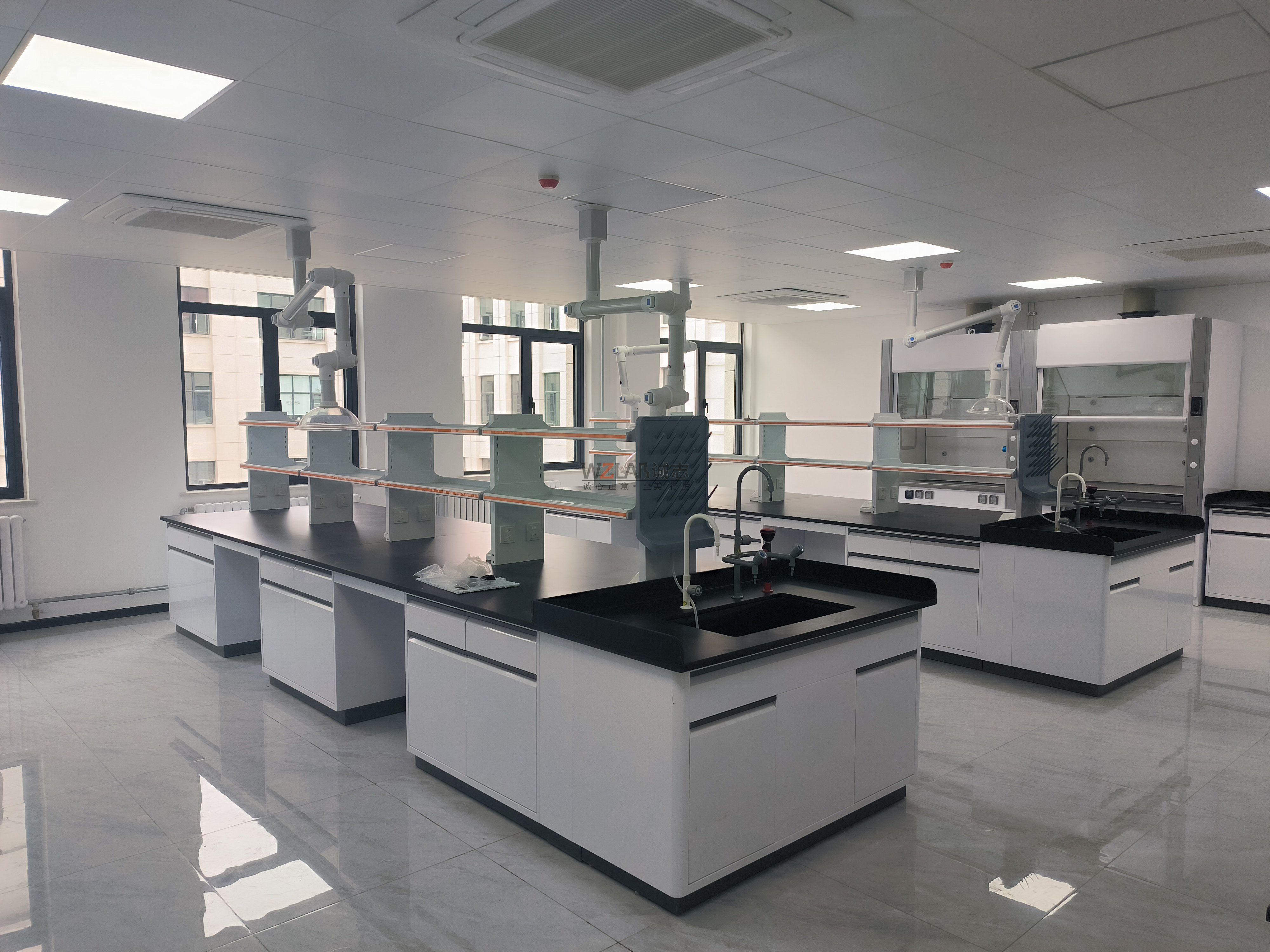 實(shí)驗臺的尺寸怎么選擇，是不是越大越好