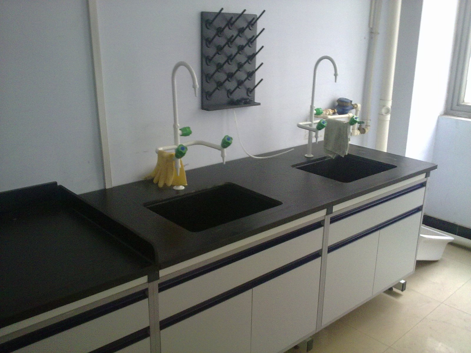 實(shí)驗(yàn)臺(tái)